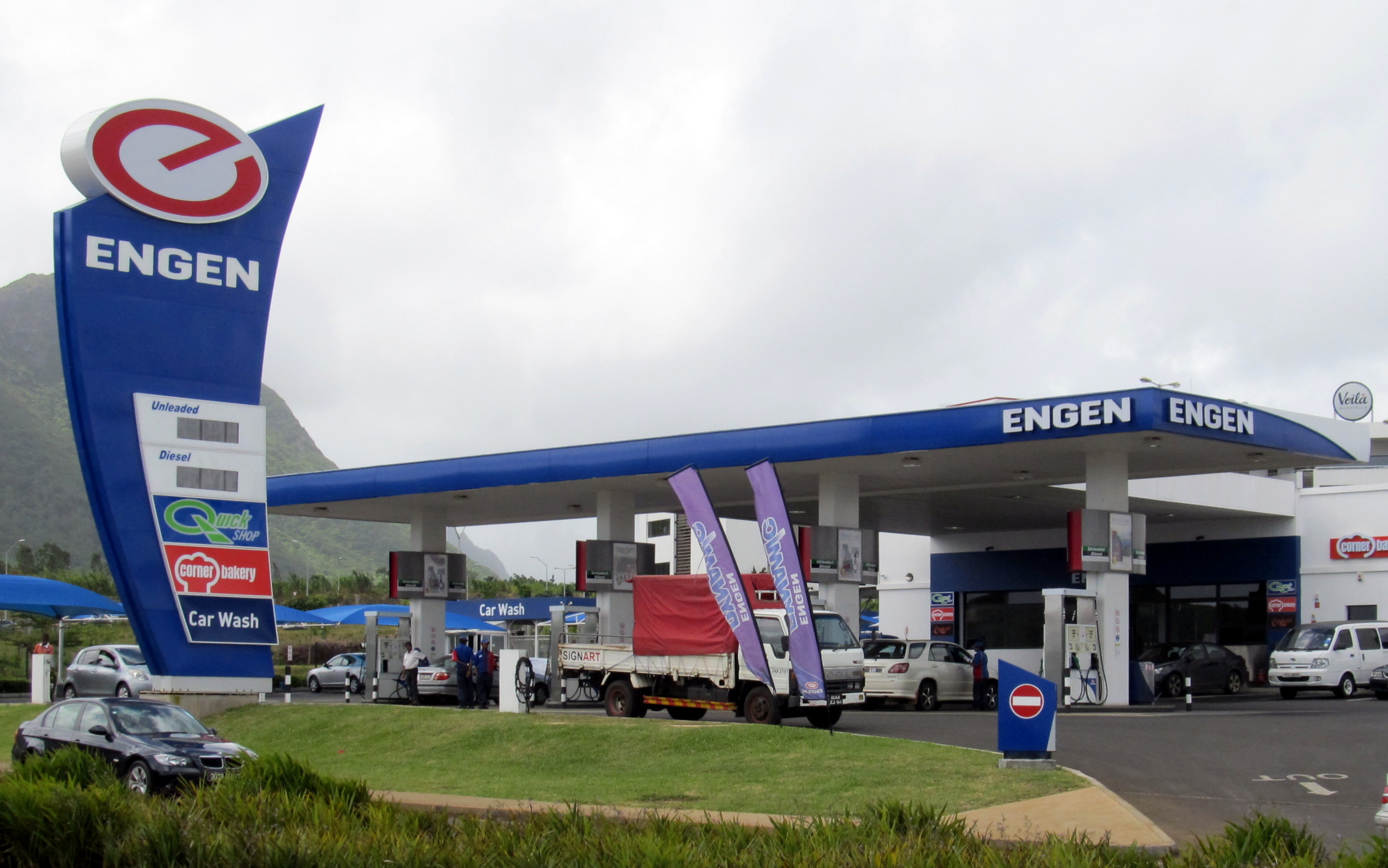 Engen Filling Station Rivi re Noire